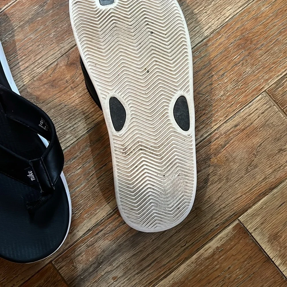NIKE Women’s Black & White Sport Flip-Flops